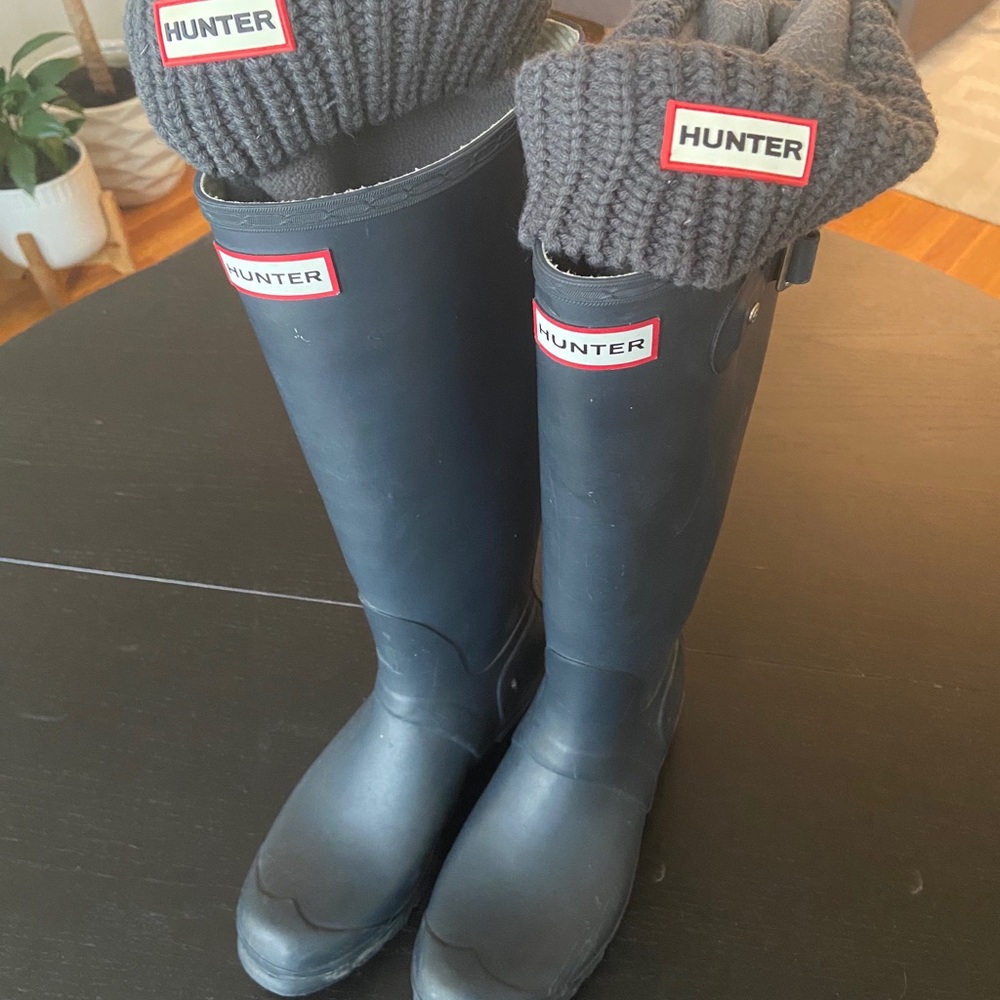 Hunter Original Tall Boot W9 + Boot Socks